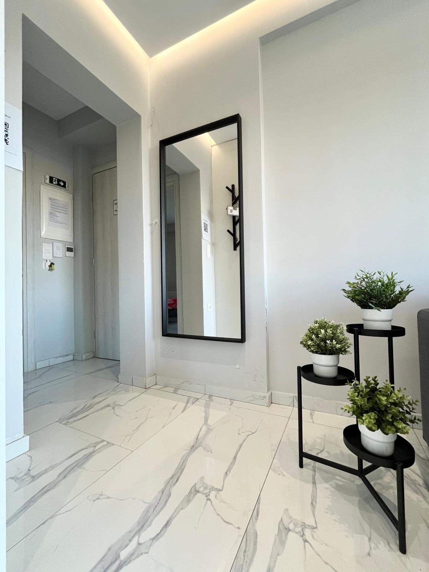 Blueline Apartment 1 Лоутраки Экстерьер фото